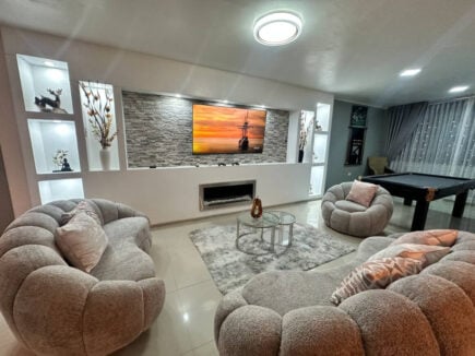 Henko Suites: Family apartment with a hot tub and pool